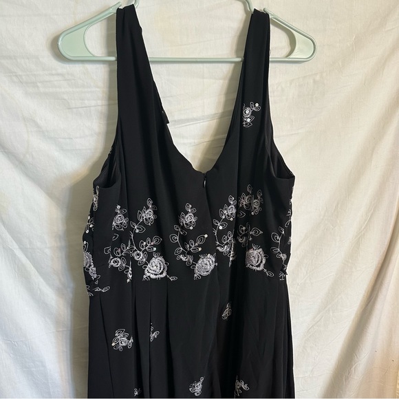 R & M Richards Woman Dress - Picture 11 of 13